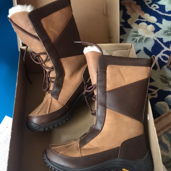 UGG Australia Women's Mixon Waterproof Snow Boots Size 5 - Picture 5 of 10